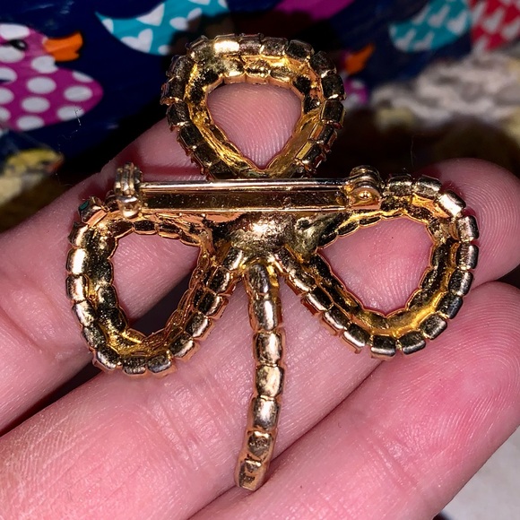 🤩 3/💲10 Vintage Green Clover Leaf Pin Costume Jewelry Gold - Picture 3 of 3